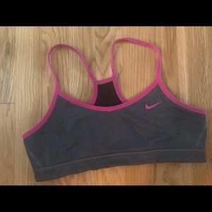 NIKE REVERSIBLE SPORTS BRA